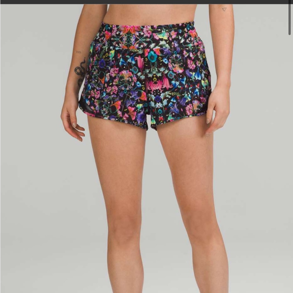 high rise hotty hot shorts 2.5 in